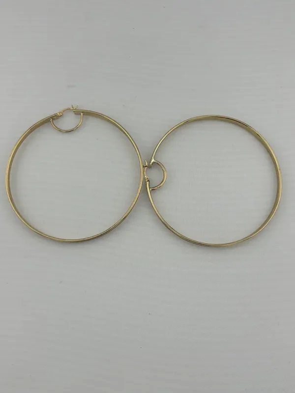 Aretes Aros delgados en Oro Sólido de 14K – Diseño Clásico Grabado | Joyamex