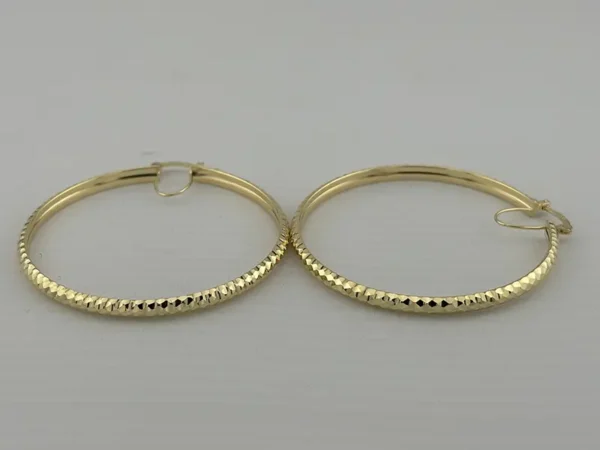 Aretes Aros en Oro Sólido de 14K – Acabado Diamantado con Forma Redondeada | Joyamex - Image 2