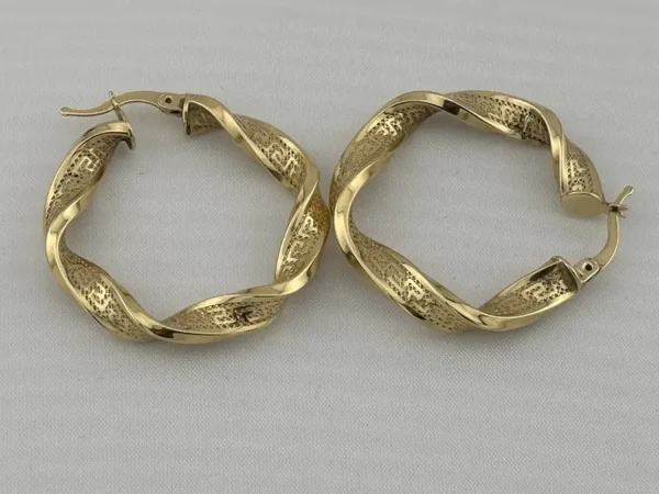 Aretes de Aro Retorcido en Oro Sólido de 14K – Diseño Texturizado con Corte Diamante | Joyamex