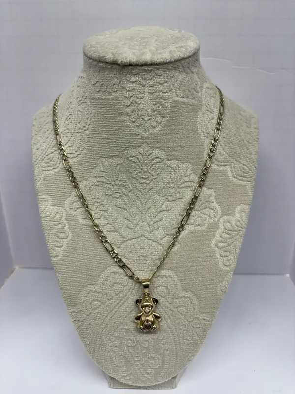 Collar con Osito en Oro Sólido de 14K – Dije Pulido con Cadena Figaro | Joyamex - Image 2