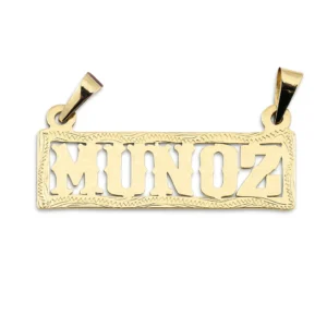 Dije con apellido “Muñoz” en oro 14k