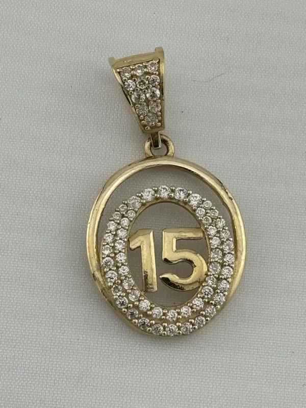 Dije de Oro  con Brillantes de XV Años con Número “15” y Doble Marco | Joyamex