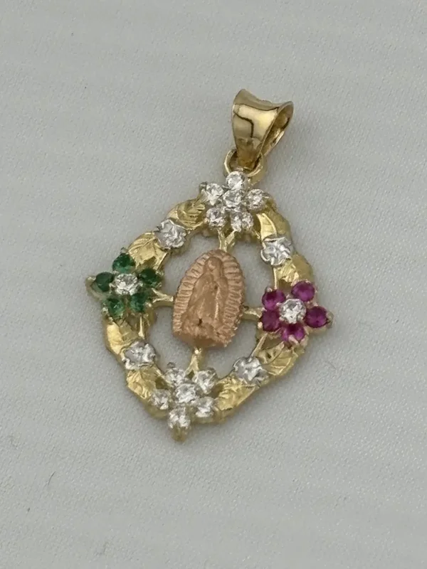 Dijede Oro de la Virgen de Guadalupe con Flores y Piedras de Colores  | Joyamex - Image 2