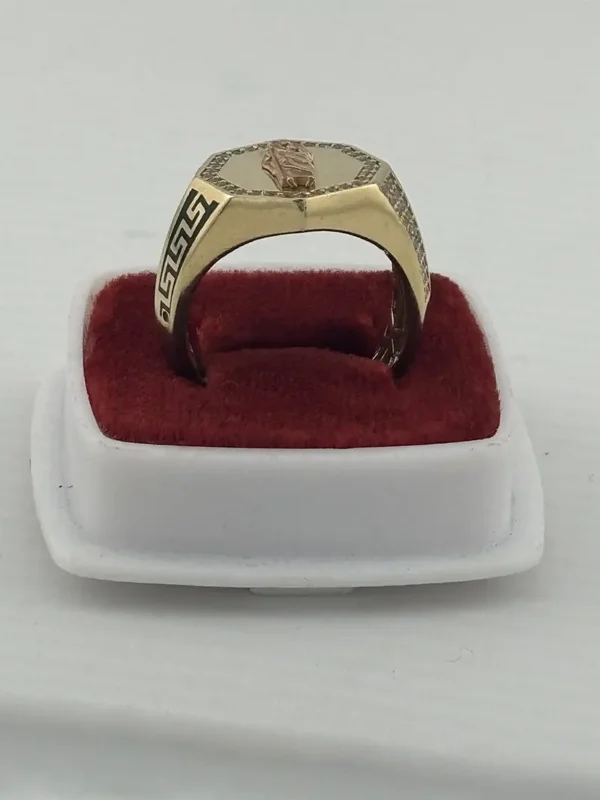 Anillo de Oro para Caballero con Figura Religiosa – Diseño Octagonal y Grecas Negras | Joyamex - Image 2