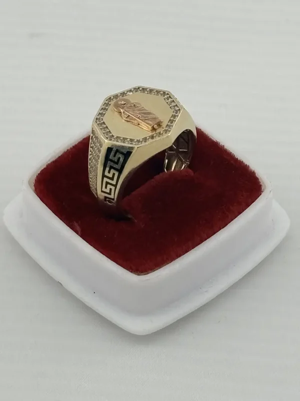 Anillo de Oro para Caballero con Figura Religiosa – Diseño Octagonal y Grecas Negras | Joyamex