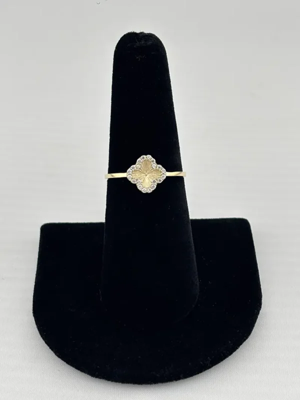 Anillo de Oro para Mujer con Trébol y Brillantes – Estilo Minimalista y Elegante | Joyamex