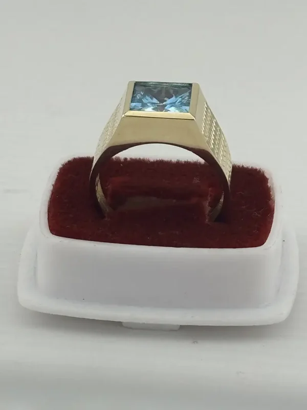 Anillo de Oro para Caballero  con Piedra Azul Cuadrada – Diseño Texturizado Tipo Tejido | Joyamex - Image 2